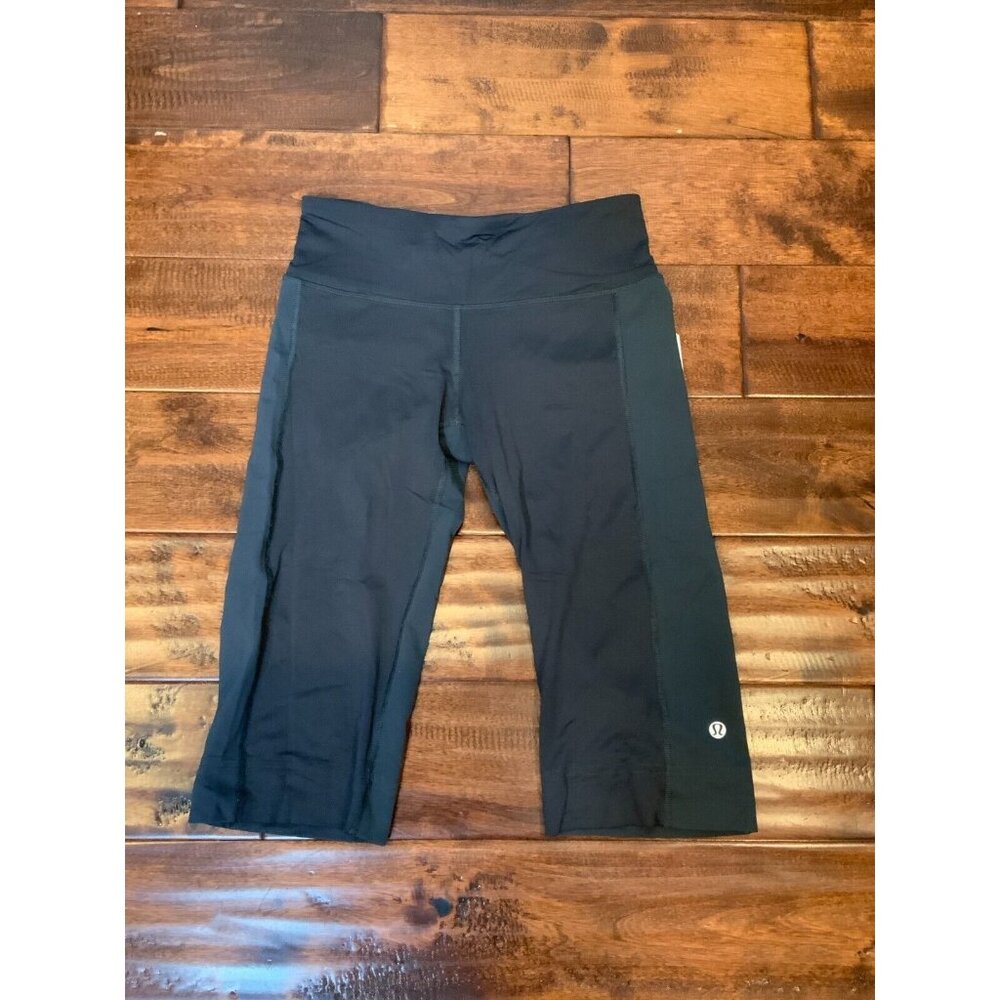 Lululemon Gray Elastic Waist Athletic Shorts Rear Pocket, Size 4
